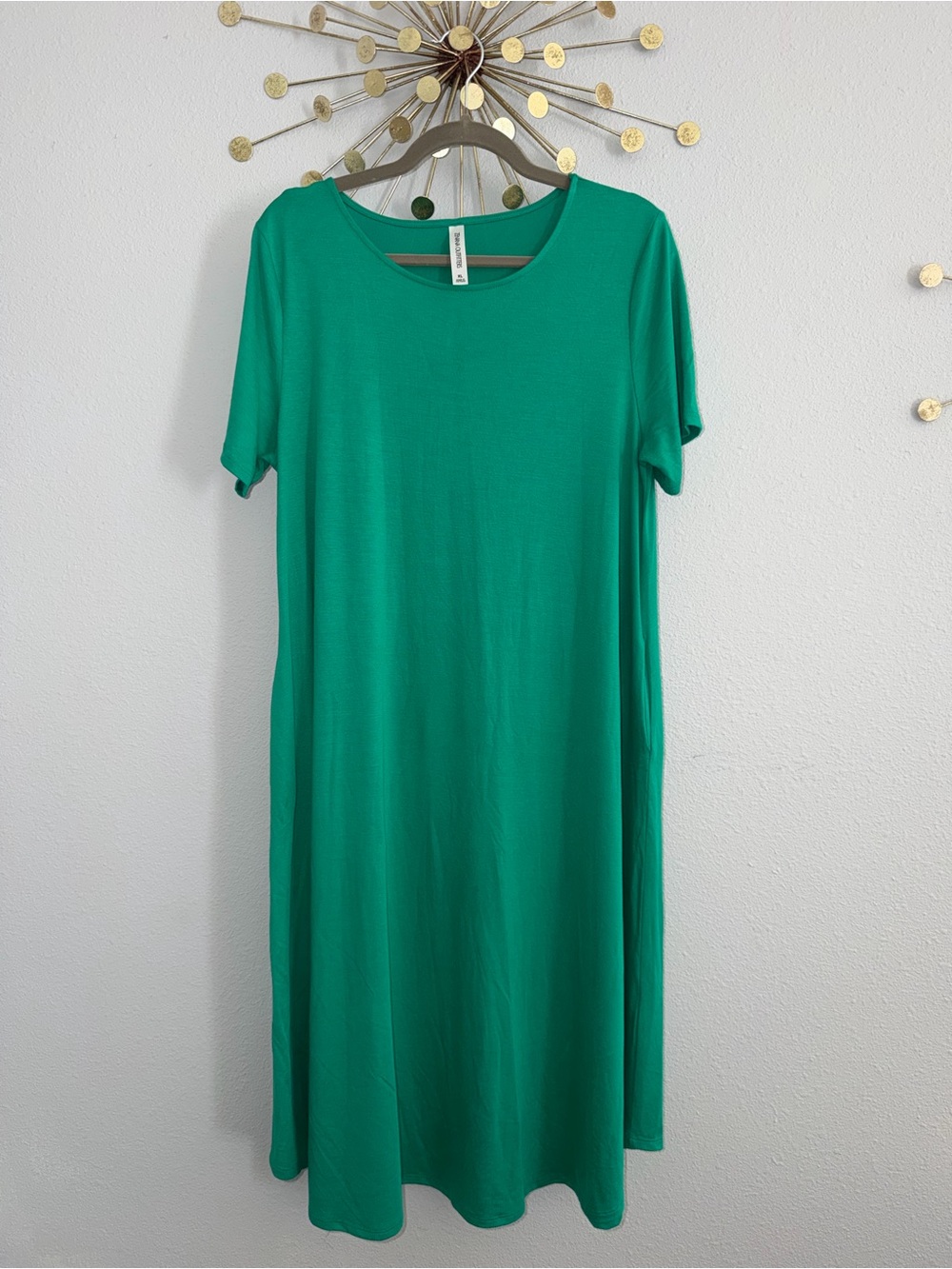 Women's Green Short-Sleeve Midi Dress with Pockets